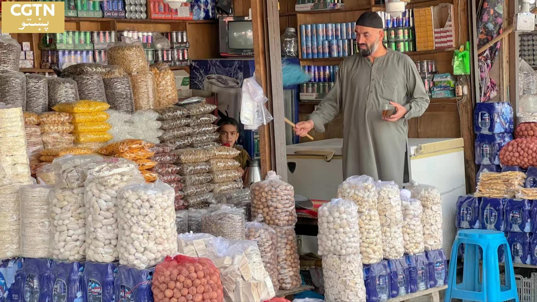 په بغلان کې د خنجان بازار یوه هټۍ