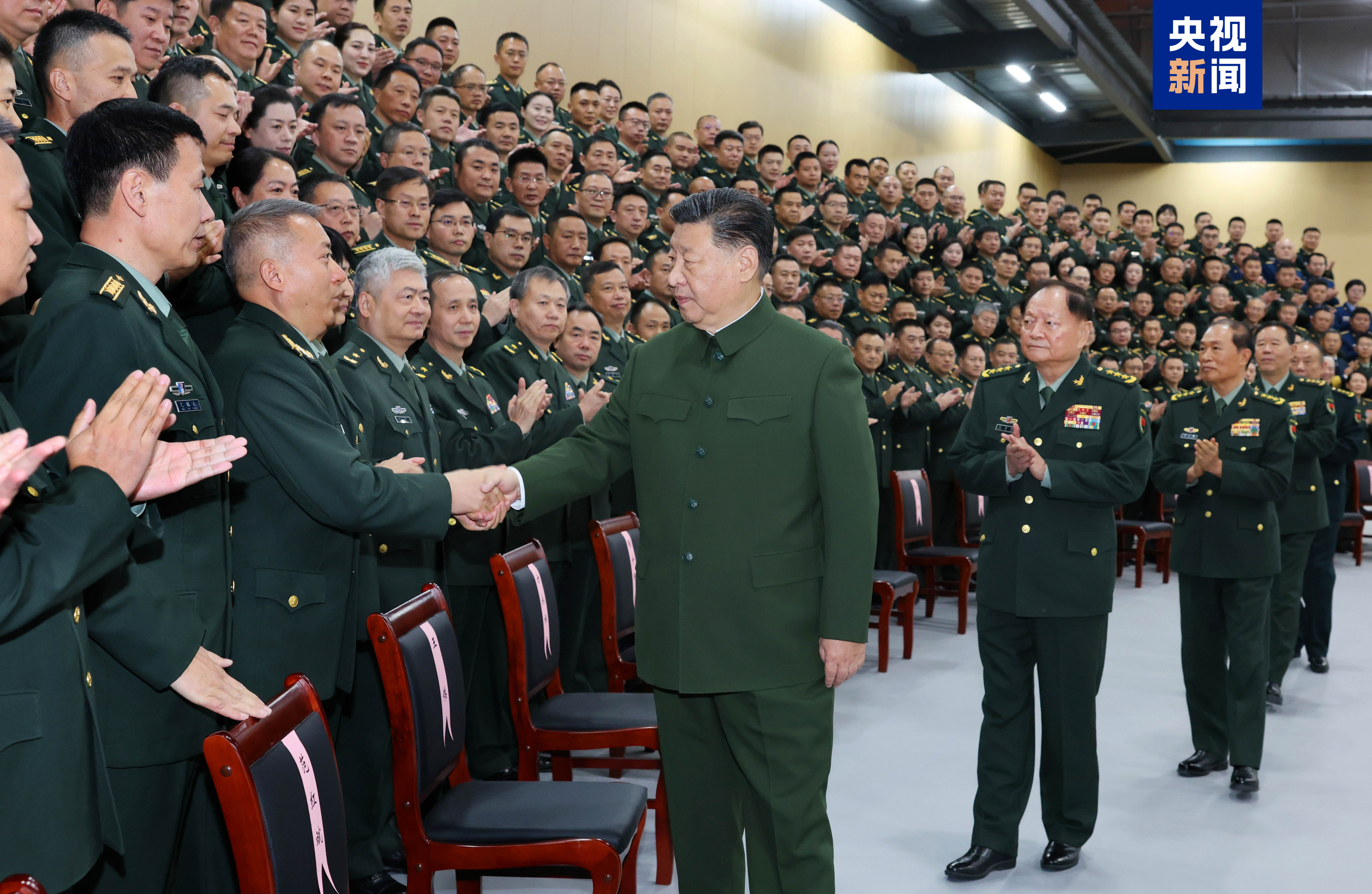 习主席 情报支援部队を视察_新着