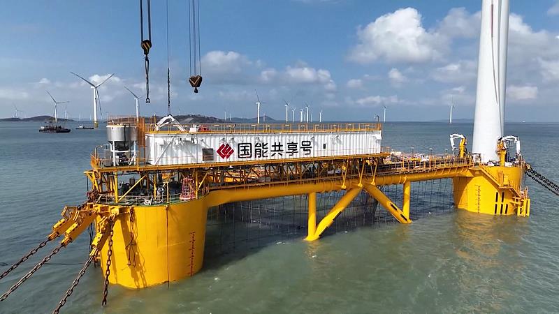世界初の風力発電と養殖を行う浮体式プラットフォームが初の水揚げ期に