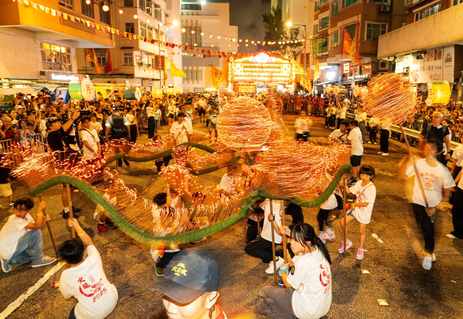 秋菊の物語('92中国/香港) 香港・マカオ市民が中秋節を祝う
