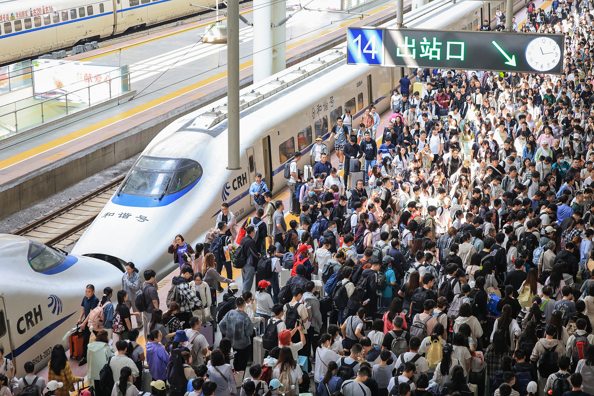 국경절·추석 연휴 기간 국내 여행객 8억 8천800만 명...총지출 8천90억 위안 돌파