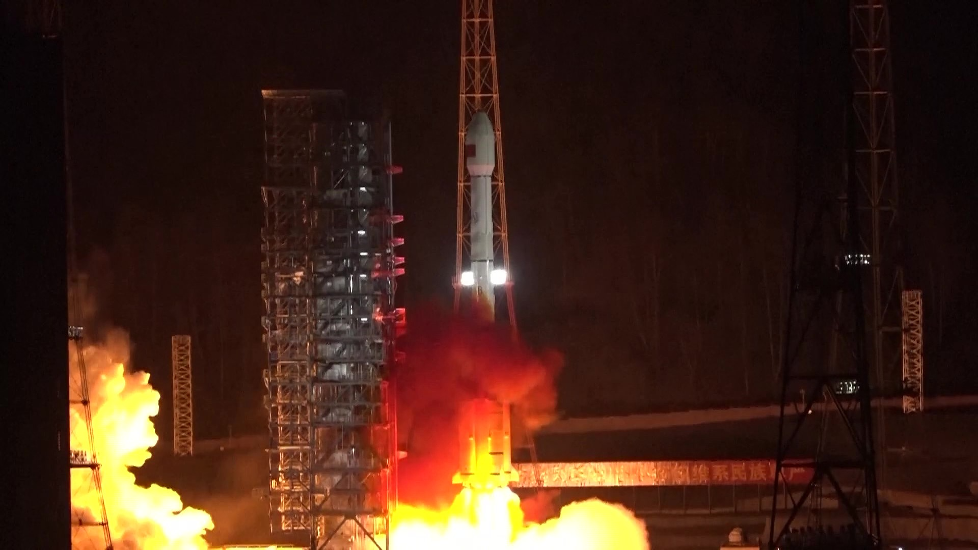 Китай успішно запустив новий ретрансляційний супутник