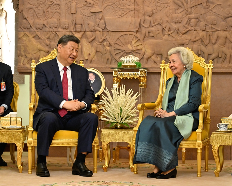 習主席 カンボジアのモニク王太后と会見