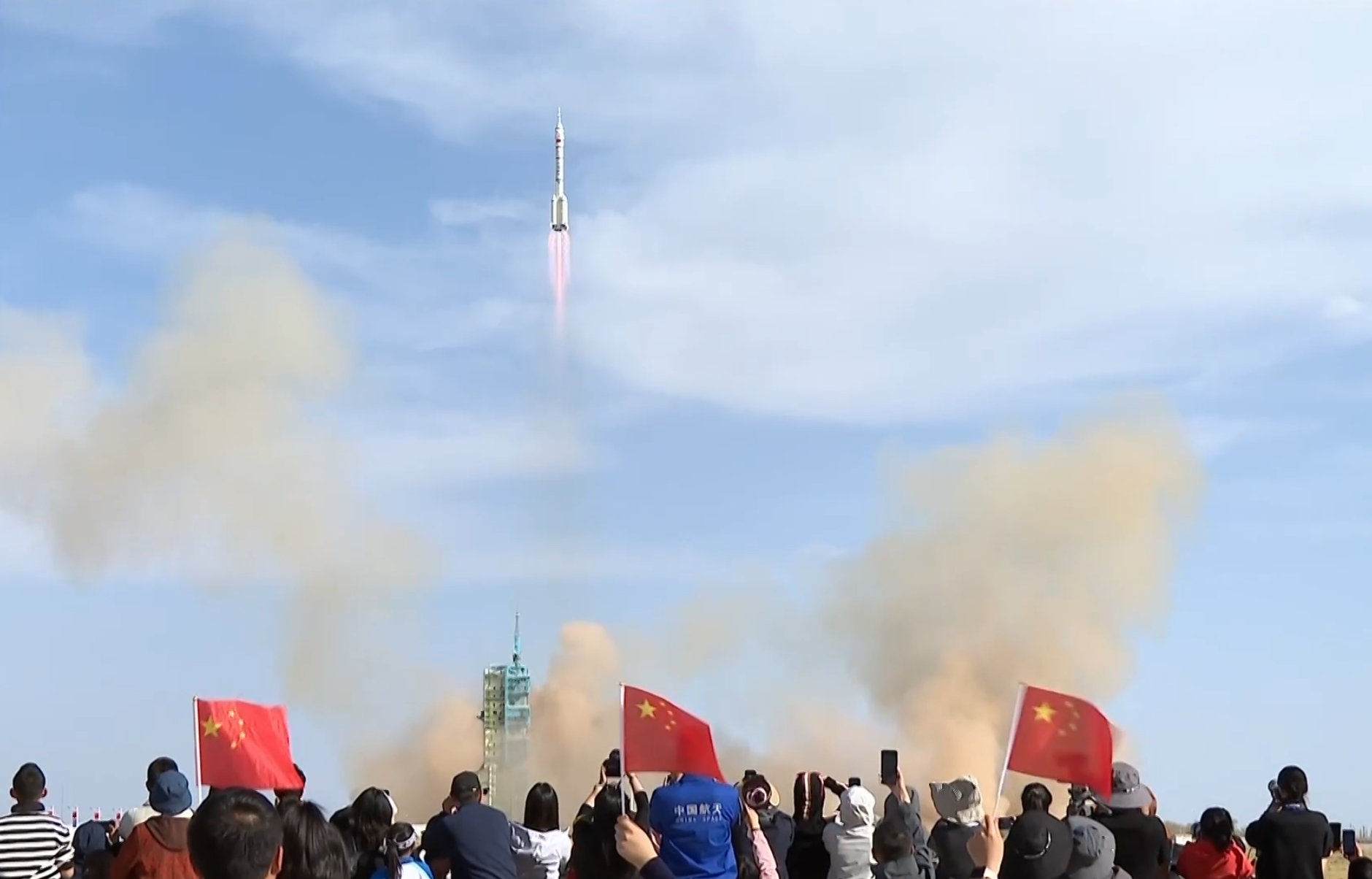 有人宇宙船「神舟20号」 打ち上げに成功