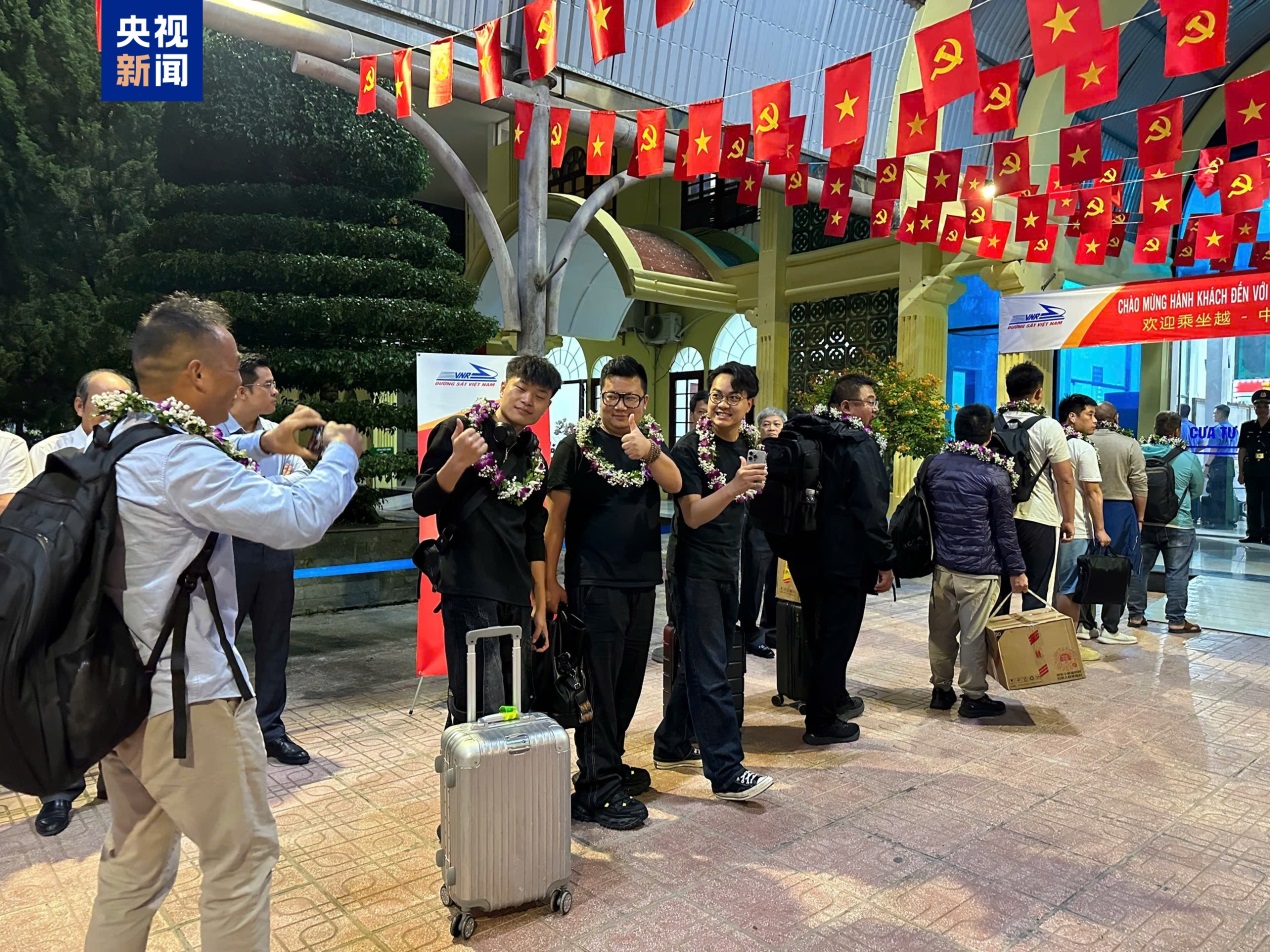 5年ぶり 中越国際旅客列車がベトナムのハノイに到着