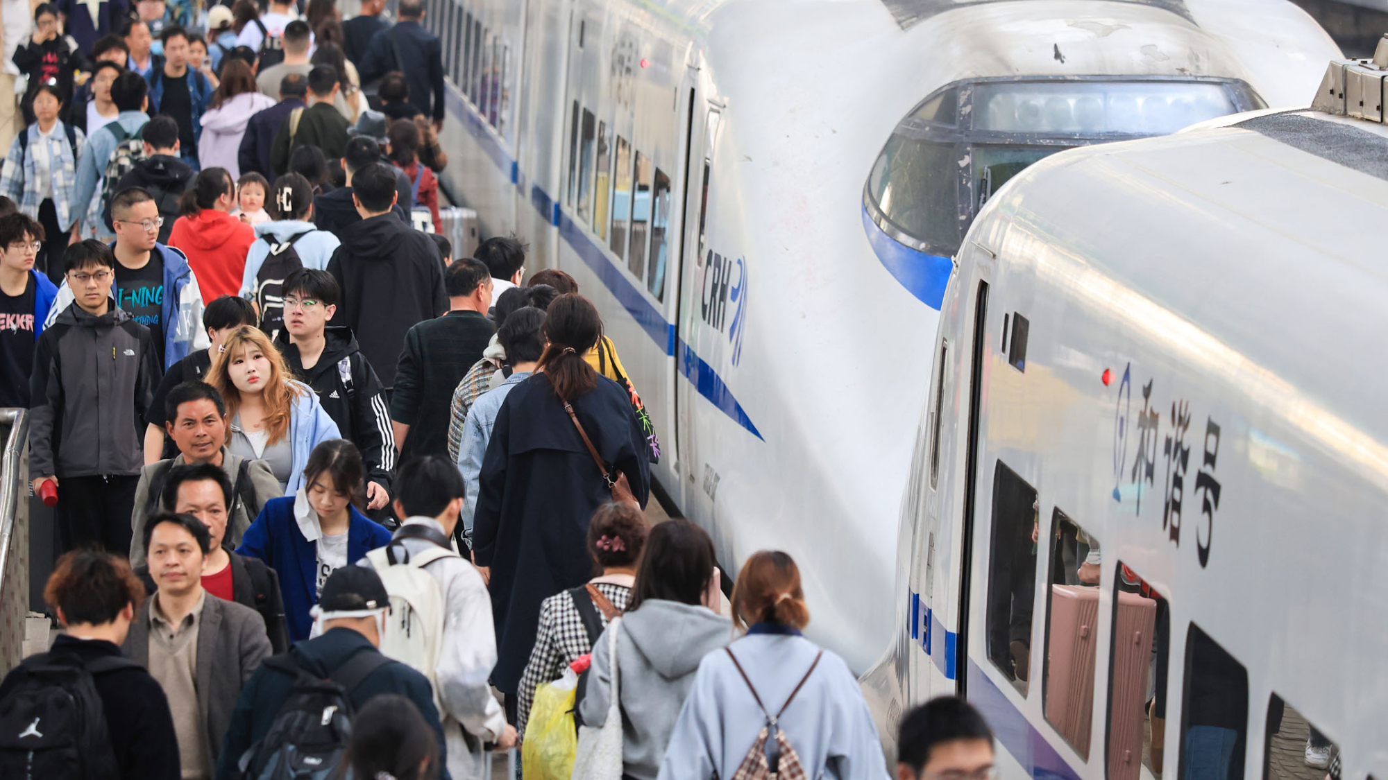 ມື້ ທຳ ອິດ ຂອງໄລ ຍະ ພັກ ບຸນ ຕ່ວນ ອູ ຈຳ ນວນ ຜູ້ ອອກເດີນ ທາງ ພາຍ ໃນ ປະ ...