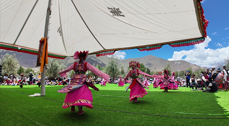 チベットの無形文化財に新たな息吹 3D絨毯と伝統劇の継承