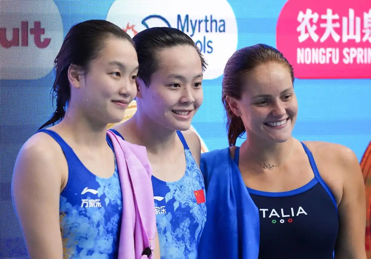 世界選手権の女子3メートル板飛び込みで中国が金銀独占=陳芸文と陳佳の