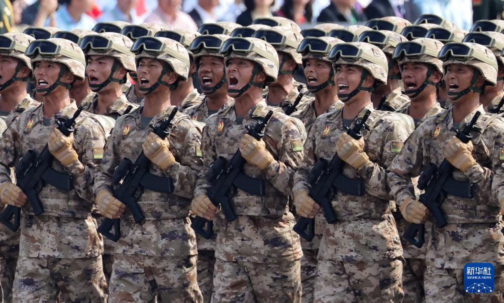 閲兵式始まる 習近平主席が部隊を観閲