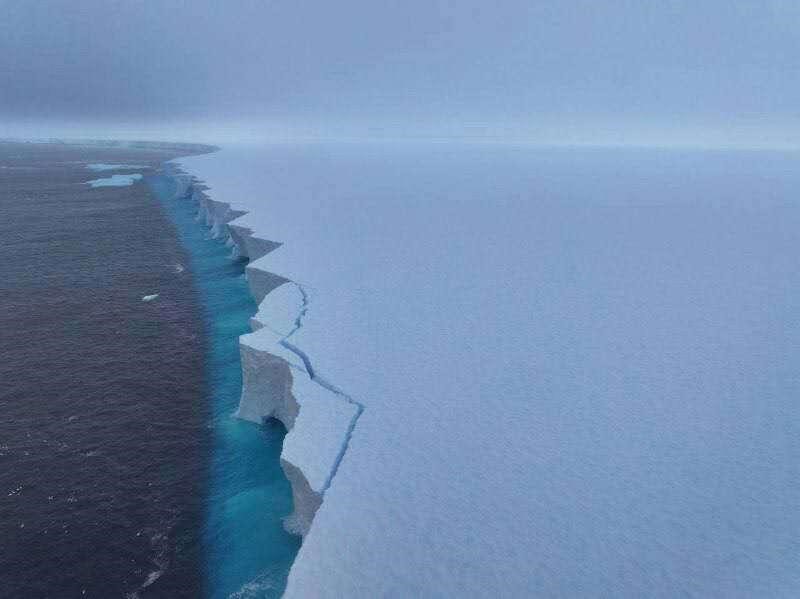 世界最大の氷山 3カ月で面積が3分の1以上減少
