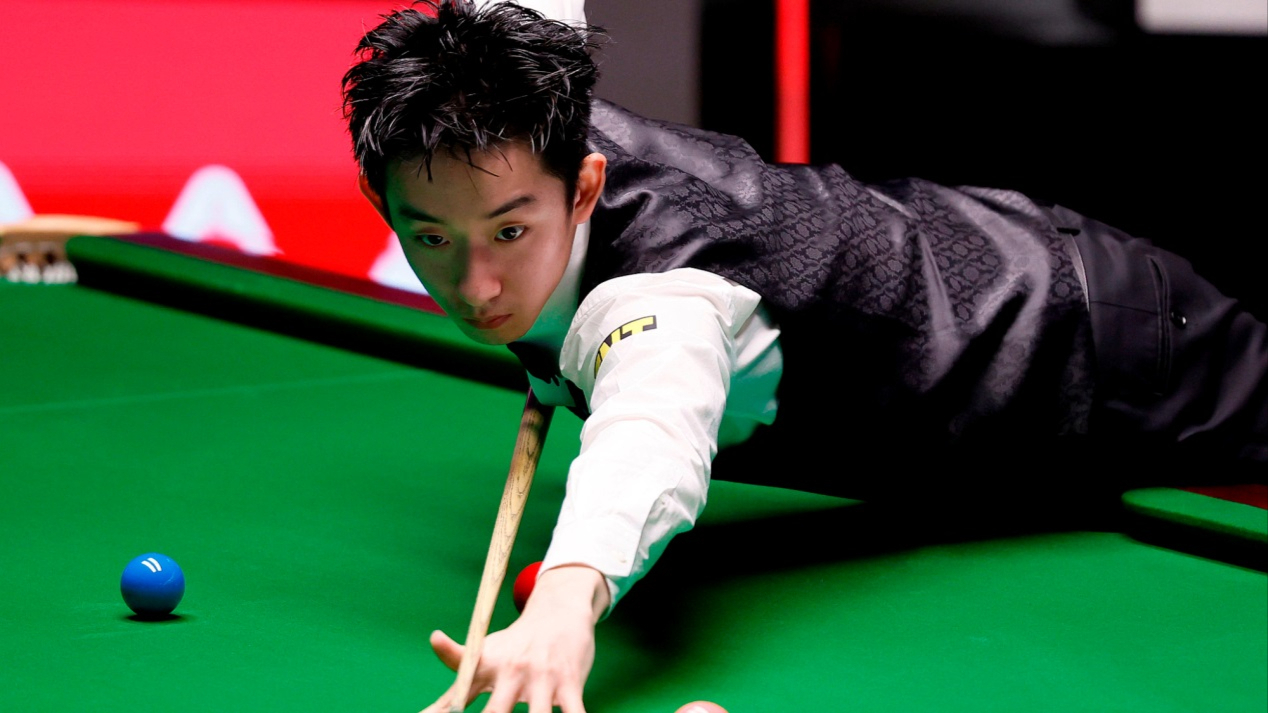 スヌーカー世界選手権 中国の呉宜沢が2000年代生まれ初の歴史的優勝
