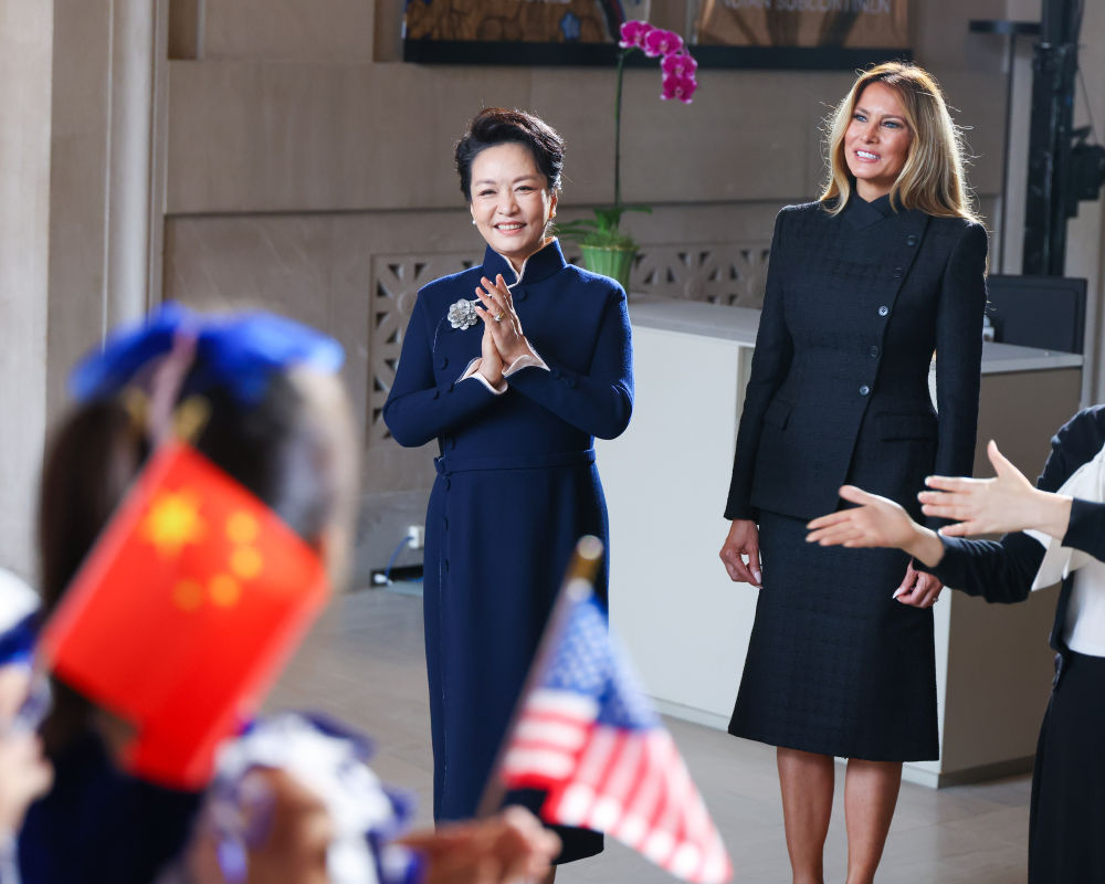 peng-liyuan-dhe-melania-trump-vizitojne-muzeun-kombetar-te-artit-aziatik